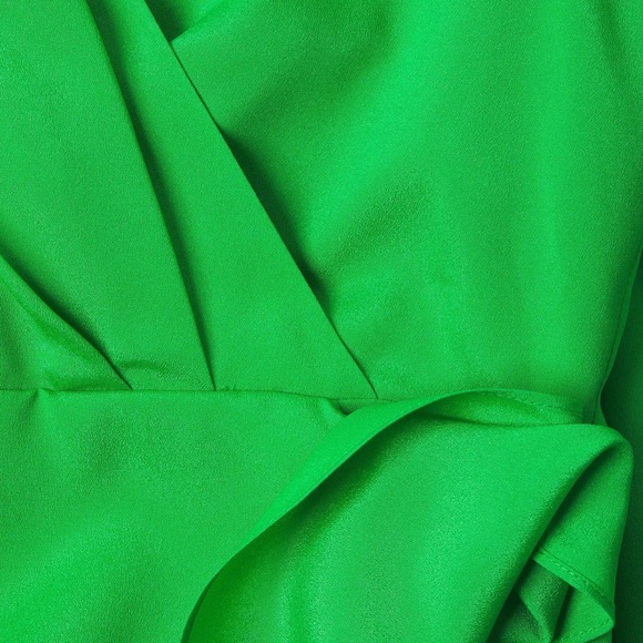 Belle Badgley MischkaMalia Halter
Neckline A-Line Midi Dress - Picture 5 of 6